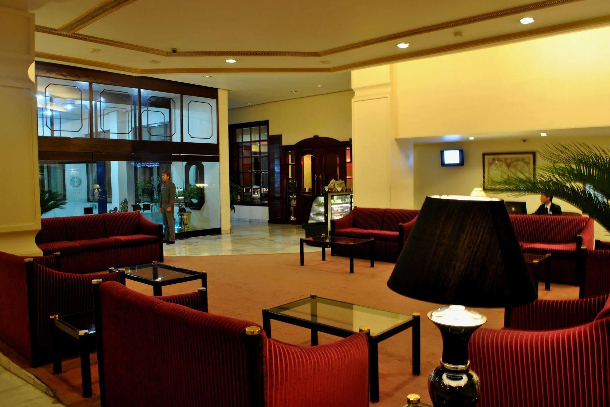 Dynasty Hotel Guwahati Exterior foto