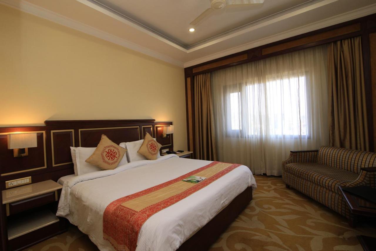 Dynasty Hotel Guwahati Exterior foto