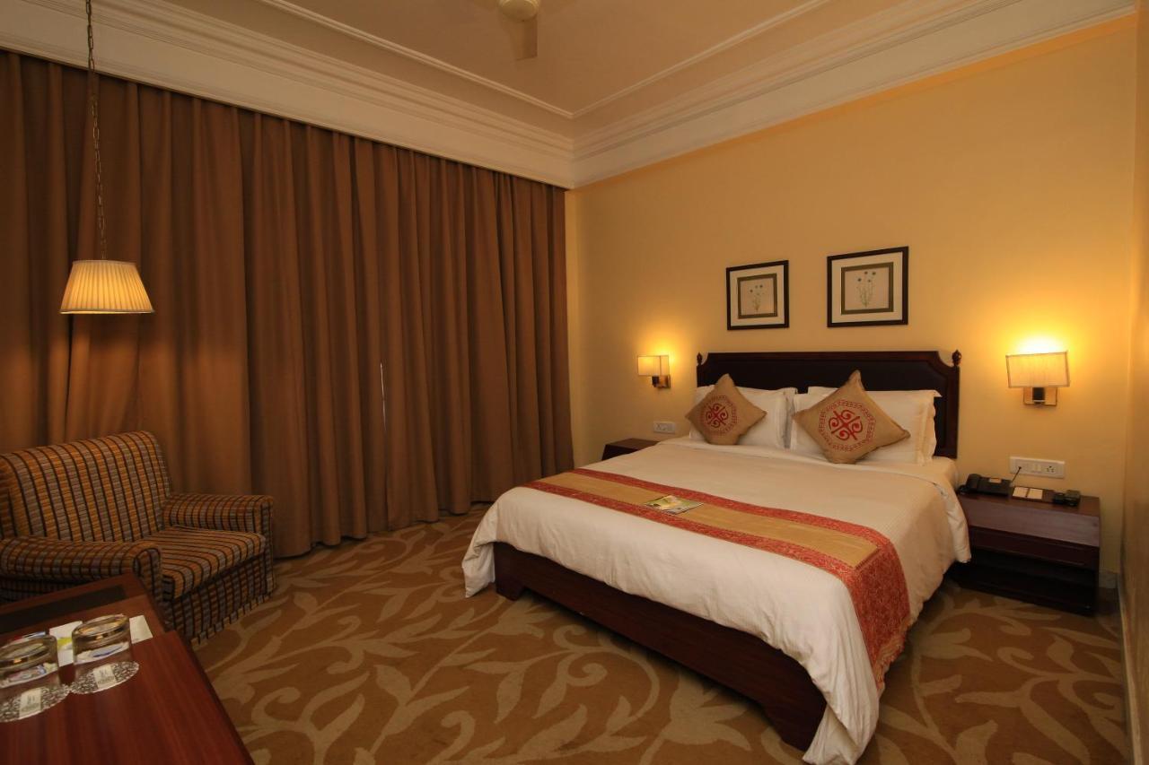 Dynasty Hotel Guwahati Exterior foto
