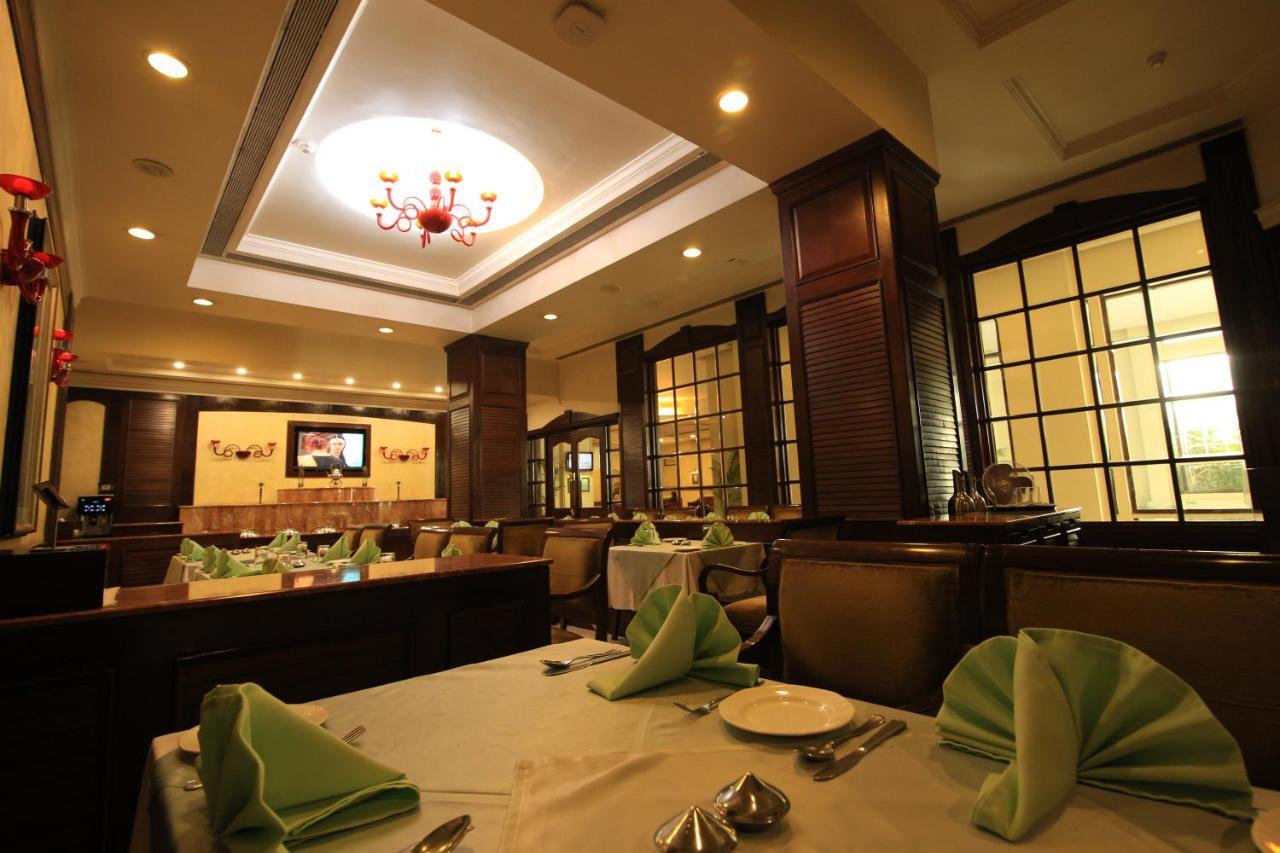 Dynasty Hotel Guwahati Exterior foto