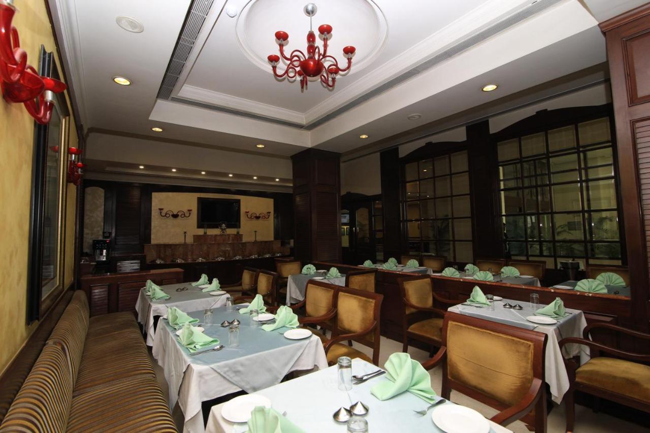 Dynasty Hotel Guwahati Exterior foto