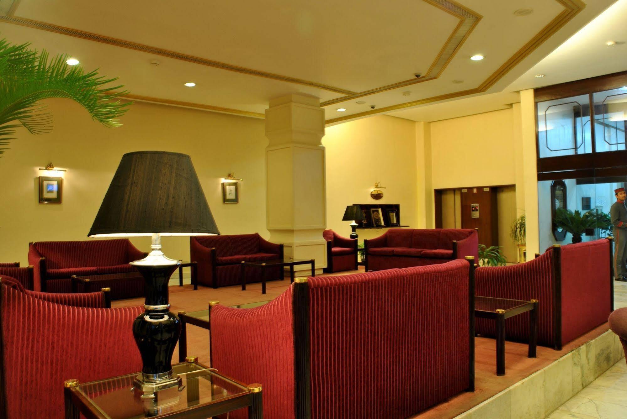 Dynasty Hotel Guwahati Exterior foto